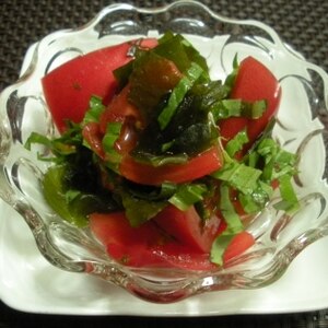 トマトとわかめの香味梅サラダ